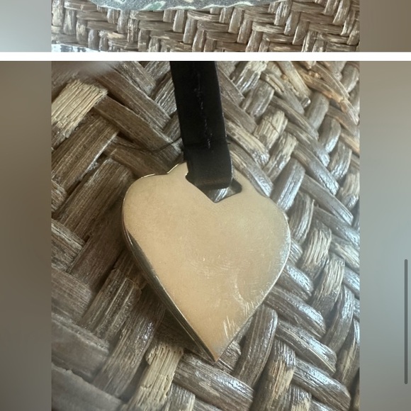 Dooney & Bourke heart 💜 coin purse with key ring/zipper pull - Picture 8 of 12